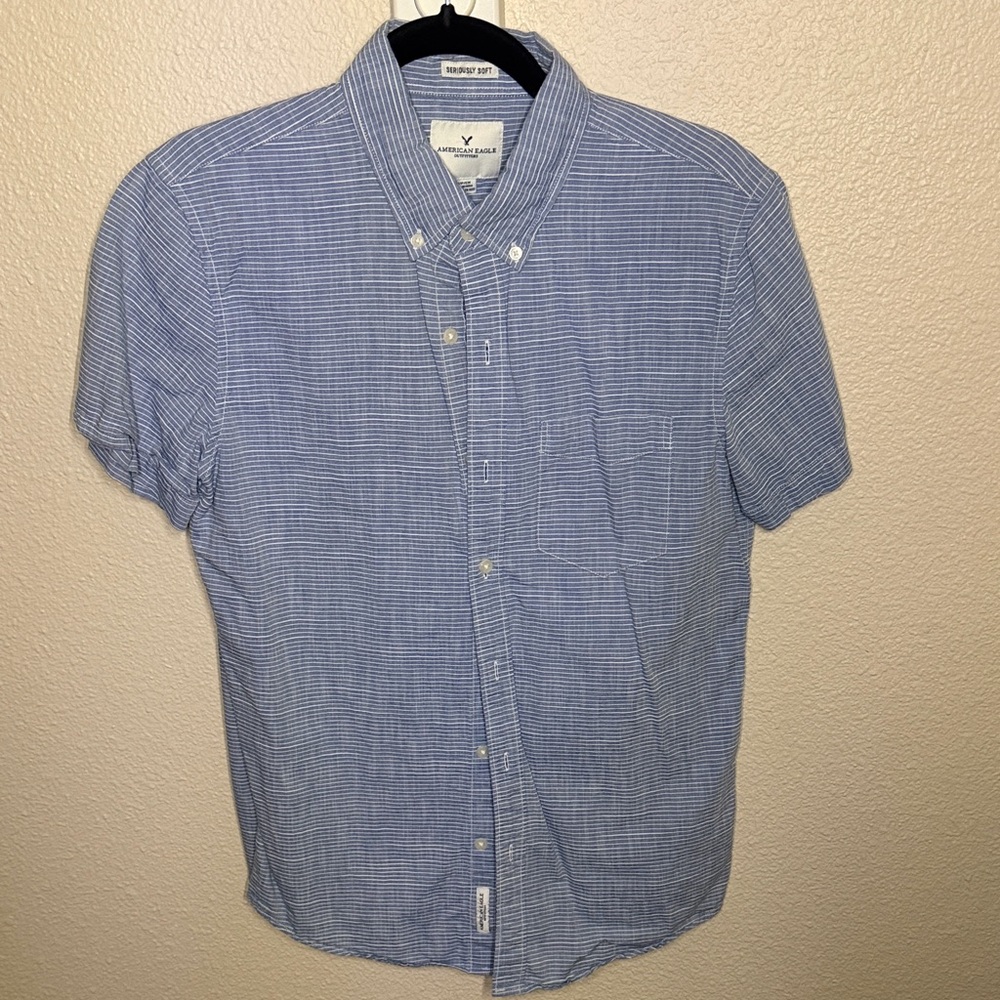 American Eagle Men's Blue Striped Button-Down Shirt